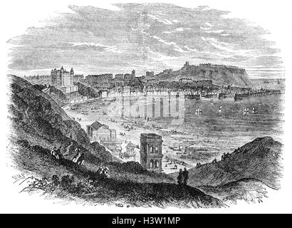 Vue du 19e siècle de Scarborough, une ville sur la côte de la mer du Nord du Yorkshire du Nord, Angleterre. Historiquement partie de la circonscription de North Yorkshire, la ville se situe entre 10-230 pieds (3-70 m) au-dessus du niveau de la mer, l'augmentation en flèche vers le nord et l'ouest du port sur les falaises de calcaire. La partie la plus ancienne de la ville se situe autour du port et est protégée par un promontoire rocheux. Banque D'Images