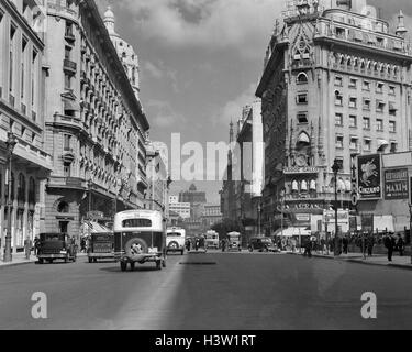 Années 1930 Années 1940 La Diagonal Norte ou l'AVENIDA ROQUE SAENZ PENA BUENOS AIRES ARGENTINE Banque D'Images