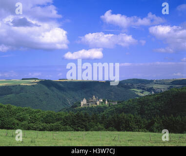 Au Luxembourg, les ruines du château de Bourscheid, le Benelux, le Luxembourg, duché, Grand-Duché, nature, paysage, montagne, bois, château, ruine, point d'intérêt, l'été Banque D'Images