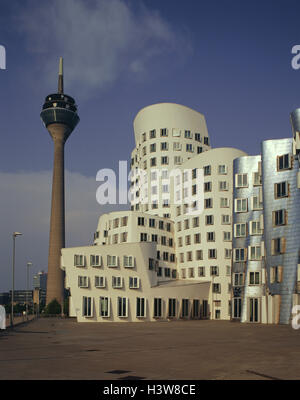 Allemagne, Hambourg, Düsseldorf, media harbour, nouvelle cour", la tour du Rhin en Rhénanie du Nord-Westphalie, ville, architecture, des maisons, des tours, des bâtiments, la nouvelle cour, pouce pouce court building B, immeuble de bureaux, construit en 1996-1998, façade, sta Banque D'Images