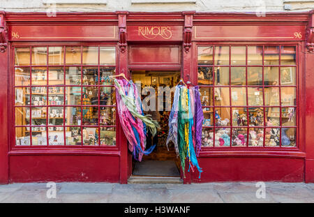 Des rumeurs d'une boutique de cadeaux dans la rue de l'Église Whiby Banque D'Images