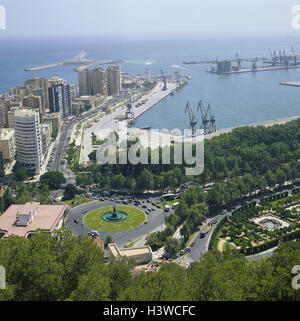 Espagne, Andalousie, Malaga, vue sur la ville, le Paseo del Parque, port Costa del Sol, de la circulation, de l'économie, de la mer, les moteurs de chargement Banque D'Images