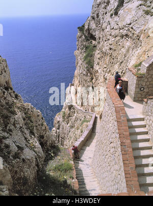 Italie, Sardaigne, province Sassari, Capo Caccia, falaise, des escaliers, des touristes, la grotte de Neptune, l'Europe, le Sud, l'Europe, de l'île, Süditalien, la mer Méditerranée, l'île de Méditerranée, Sardaigne, côte ouest, côte, rock, la bile, la côte escarpée, façon, sta Banque D'Images