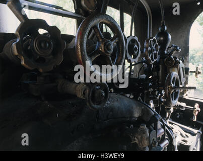 La Syrie, machine à vapeur 751, détail, la cabine du conducteur, anciens, d'Asie, du Proche-Orient, de chemin de fer, locomotive, locomotive à vapeur, les soupapes, les organes de l'accélérateur, moyens de transport, de nostalgie, nostalgie Banque D'Images