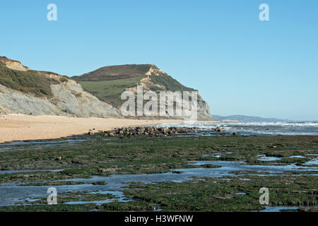 La mer près de Charmouth, à l'Est, vers Cap d'or dans la distance. Banque D'Images