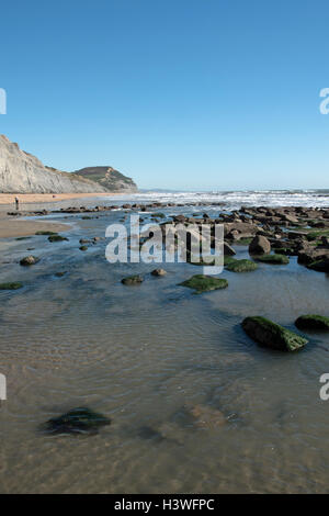 La mer près de Charmouth, à l'Est, vers Cap d'or dans la distance. Banque D'Images