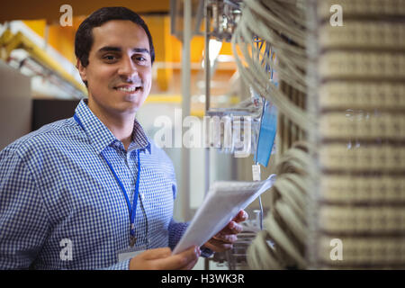 Portrait de l'analyse du technicien server Banque D'Images