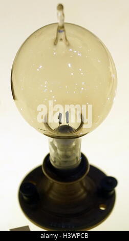 La lampe d'Edison ; 1880. Ampoules à filament de carbone ont été les premières ampoules électriques commercialement viable pour frapper le marché de la consommation en 1882 Banque D'Images