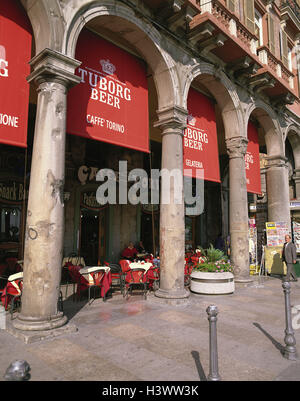 Italie, Sardaigne, Cagliari, Vieille Ville, la via Roma, arcades, cafe, Island, la mer Méditerranée, la Sardaigne, le sud de la capitale, Port, salon, café de la rue, l'architecture, arcade, de la publicité, publicité de la bière Banque D'Images