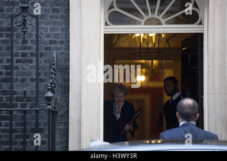 Le 12 octobre 2016. 12 octobre 2016. Londres, Angleterre- Premier Ministre THERESA PEUT laisse 10 Downing Street © Louise Wateridge/ZUMA/Alamy Fil Live News Banque D'Images