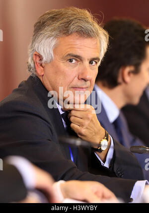 Beijing, Chine. 12 octobre, 2016. Vice-président du CIO Juan Antonio Samaranch Salisachs assiste à la conférence de presse pour la première réunion de la Commission de Coordination du CIO pour les Jeux Olympiques d'hiver XXIV en 2022 Beijing Beijing, capitale de la Chine, le 12 octobre 2016. Source : Xinhua/Alamy Live News Banque D'Images