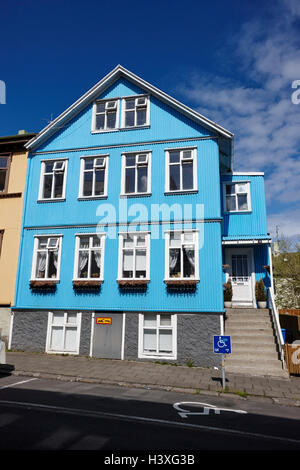 Tôle ondulée peinte en bleu tin clad house Reykjavik Islande Banque D'Images