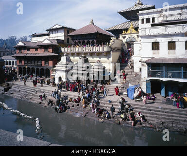 Au Népal, la vallée de Katmandou, le temple de Pashupatinath, hindoue, Ghats, étapes, local de l'Asie, la vallée de Katmandou, le temple, la foi, la religion, le bouddhisme, les croyants, style architectural, point d'intérêt, l'art, de la culture, de la rivière Bagmati, fleuve sacré Banque D'Images