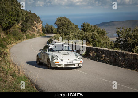 PALASCA, CORSE - 7 octobre 2016. C Baillet & A Baillet dans leur Porsche 911 Carrera RS dans le Tour de Corse Historique 2016 Banque D'Images