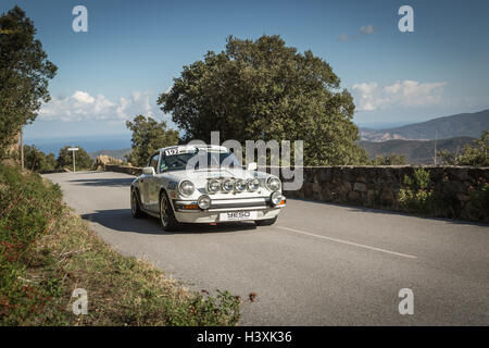 PALASCA, CORSE - 7 octobre 2016. R Salvy participe à une Porsche 911 SC au 2016 Tour de Corse Historique Banque D'Images