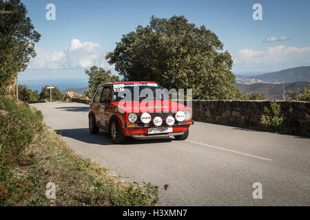 PALASCA, CORSE - 7 octobre 2016. J F Picquier & J Picquier dans une Volkswagen Golf GTI en 2016 Tour de Corse Historique Banque D'Images