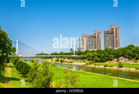 Vue sur le Neckar à Mannheim - Allemagne Banque D'Images