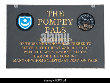 Plaque en souvenir de l'EPLA de Pompée sur l'affichage à Fratton Park, Portsmouth Football Club, Portsmouth, Hampshire, Royaume-Uni. Banque D'Images