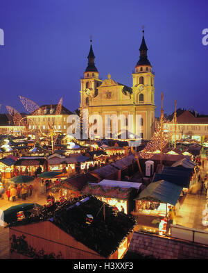 Allemagne, Bade-Wurtemberg, Ludwigsburg, le marché, l'église du village, Noël, sommaire, soir marée yule, avent, marché, église, période de Noël, Noël, des stands de vente Banque D'Images