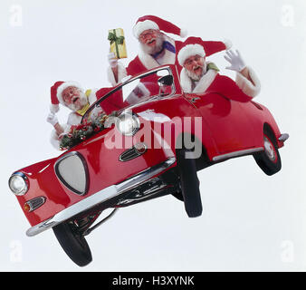 Santas, voiture, old-timer, jouer du visage, la joie, l'enthousiasme studio, cut out, Noël, Noël, Père Noël, Santa, hommes, trois, présente, livrer, livraison, voiture, "verre", cabriolet, heureux, vague Banque D'Images