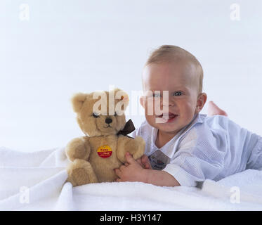 Caps Bebe Heureux Position Abdominale A L Interieur Studio Enfant Nourrisson Heureux Gaiete D Expression Amical Heureux Satisfait Satisfaction Fluage Krabbelversuch Photo Stock Alamy