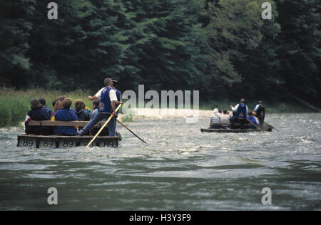 La Slovaquie, les Hautes Tatras, Dunajec, voyages radeau, l'Europe, la République de Slovaquie, rivière, eaux, affluent le morello, au nord-est de la Pologne, la marge, le tourisme, les touristes, deux radeaux, river journey, navire, excursion, voyage, l'eau, Banque D'Images