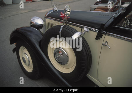 Voiture, vétéran, Mercedes Benz 320 convertible B Télévision (année de construction en 1939), détail, avant, roue de secours, Banque D'Images