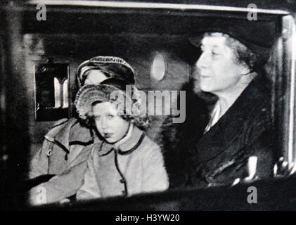 Photographie de la reine Elizabeth II (1926) - et de la princesse Margaret (1930-2002). En date du 20e siècle Banque D'Images