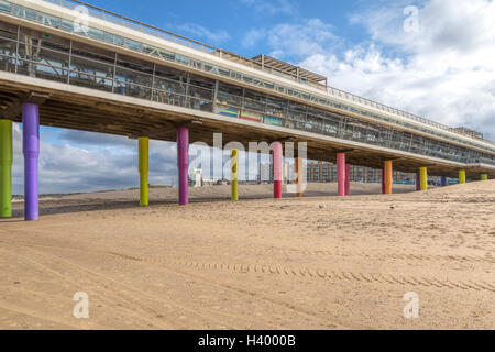 Plage et de la jetée de Scheveningen, Den Haag, La Haye, sur la côte de la mer du Nord, Hollande du Sud, les Pays-Bas, l'Europe. Banque D'Images