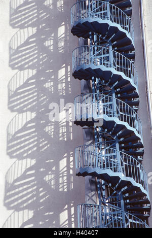 La Bulgarie, Slancev brjag, hotel, façade, détail, escalier extérieur, au Sud-Est, Europe, Slantschew brjag, plage solaire, bâtiment, façade de maison, l'escalier en spirale, escalier de secours, sortie de secours, escaliers, escaliers en hausse, issue de secours, d'itinéraire d'évacuation, escaliers de secours, pr Banque D'Images