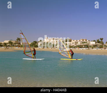 Egypte, Hurghada, cuillère à soupe d'Gouna, mer, plage, surfer, l'Afrique, la mer Rouge, lagune, artificiellement, LTI-Paradiso Beach Hotel, hotel, holiday, usine, télévision, résidence de vacances, vacances, vacancier, chaises longues Banque D'Images