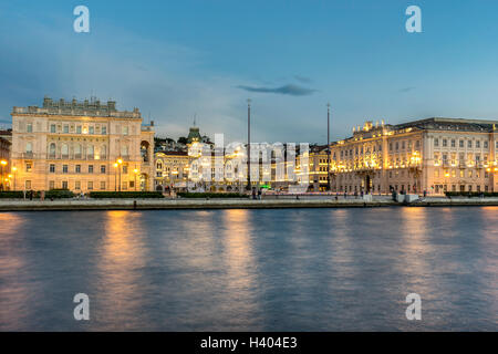 La Piazza dell'Unita d'Italia à Trieste Banque D'Images