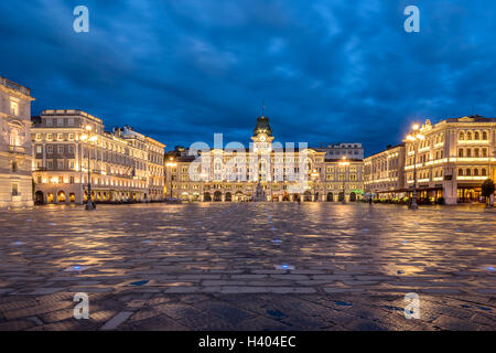 La Piazza dell'Unita d'Italia à Trieste Banque D'Images