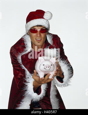 L'homme, lunettes, costume du Père Noël, tirelire, geste, studio, cut out, Noël, Noël, Père Noël, Père Noël, verres, rouge, jeune, moderne, tendance, cool, enregistrer careless, doublure, costume, portrait, la moitié de l'argent, l'épargne Banque D'Images