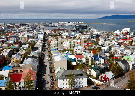 Vue aérienne sur la vieille ville et de la ville de Reykjavik Islande depuis l'église hallsgrimkirkja Banque D'Images