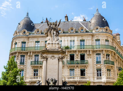 Fontaine des trois ordres, monument historique à Grenoble, France Banque D'Images