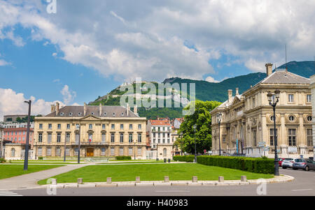 Vue de Grenoble à partir de la Place de Verdun - France Banque D'Images