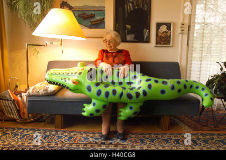 Canapé Senior Sasseoir Maintenir Une Animal Crocodile