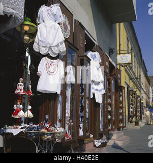 Hongrie, Budapest, terrasse, de souvenirs, d'Europe, capital, l'économie, les ventes, de souvenirs, de l'artisanat, des poupées, des vêtements, à l'extérieur Banque D'Images