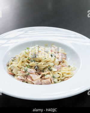 Une cuisine gastronomique italienne Spaghetti carbonara Banque D'Images