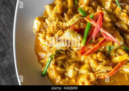 Chili de crabe poêlé au curry dans la cuisine de style thaï food Banque D'Images