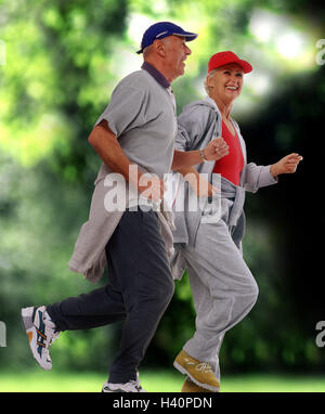 Parc, Senior couple jogging, Senior, couple, homme, femme, vieux, jogger, side view, sport, course, jogging, ensemble, heureux, sportily, course, fitness, monter, vieille personne, d'endurance, de passe-temps, loisirs, studio, la composition, les personnes âgées, Banque D'Images