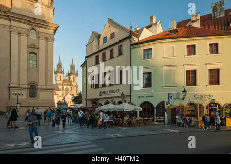 Après-midi d'automne dans la vieille ville de Prague, République tchèque. Banque D'Images