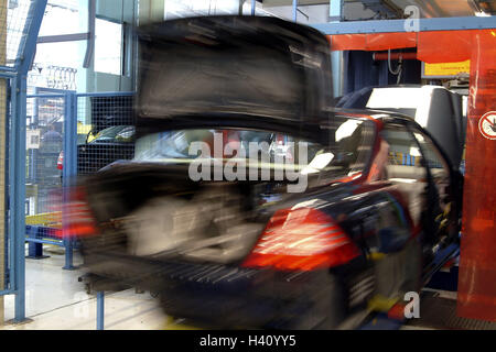 DaimlerChrysler opus, Mercedes, la production de la ligne d'édition, nouveau véhicule, flou, l'économie, de l'industrie, l'industrie automobile, l'usine, opus hall, voitures, véhicules, l'Pkw, Mercedes, classe S, ligne de production, d'édition, ligne d'assemblage, de l'assemblée, l'Europe, l'Allemagne, Bade-Wurtemberg, Sindelfingen, Mercedes-Benz, seul rédacteur Banque D'Images