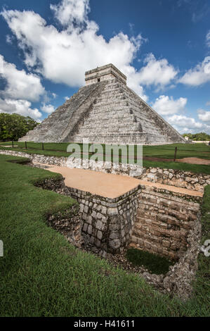 Pyramide El Castillo de Chichen Itza (Mexique)