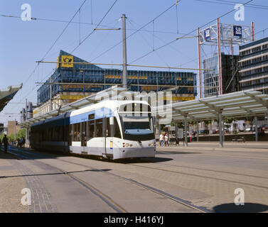 Allemagne, Sarre, Sarrebruck, de la gare, l'espace post-office building, le tramway, l'Europe, capitale de l'état, ville, centre-ville, la gare centrale, centre, immeuble, locaux commerciaux, Deutsche Post AG, édifice de l'administration, lettre, l'architecture, centre Banque D'Images