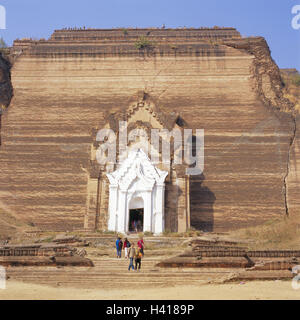 Myanmar Mingun, la pagode de Mingun, plage d'entrée,, en 1790, l'Asie, l'Indochine, Birmanie, Mandalay, à proximité de Mantara gyi, structure, bâtiment, incomplète, en partie effondré, d'entrée, portail, l'architecture, la foi, la religion, la culture, le lieu de destination, d'intérêt Banque D'Images