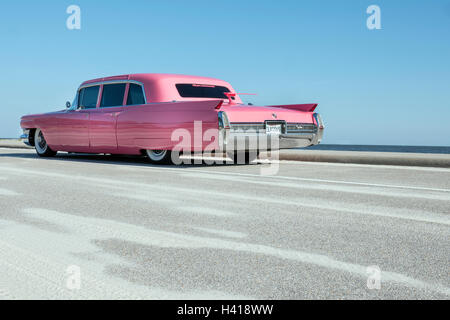 1965 Cadillac Sedan Rose Banque D'Images