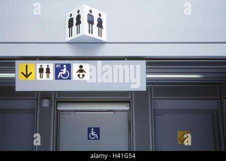 Allemagne, Hambourg, Düsseldorf, l'aéroport, icônes, l'Europe, capitale de l'état, de l'aéroport, figure, conseils, signes, montrant la voie, toilettes, petit homme, femme, hommes, femmes, séparés, bébé, compresser, comprimer la table à manger, chambre au calme, d'un fauteuil roulant non valide Banque D'Images