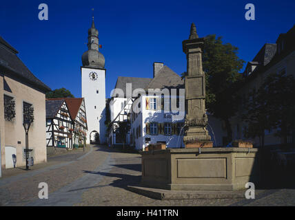 Allemagne, Sauerland, Arnsberg, vieux marché, Bell Tower, Maximilien est bien l'Europe, ville, structure, tour, de Carillon, de la construction, de l'objectif de la construction, de l'architecture, monument, bien, bien pilier, en 1784 - 1791 m, maisons à colombages, des lieux d'intérêt, Summers Banque D'Images